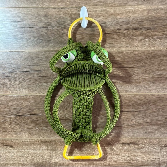 Vintage Macrame Green Frog Towel Holder Ring Wall Hanging 19.5” Ceramic Eyes - Picture 2 of 5